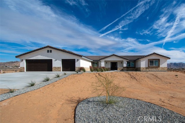 Detail Gallery Image 6 of 42 For 16925 Nanticoke, Apple Valley,  CA 92307 - 4 Beds | 3 Baths