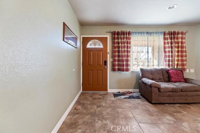 Detail Gallery Image 5 of 33 For 13285 Mesquite, Apple Valley,  CA 92308 - 3 Beds | 2/1 Baths