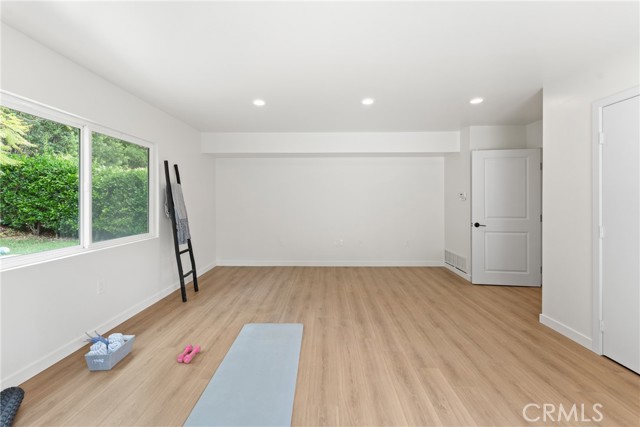 20217 Wells Drive, Woodland Hills CA: https://media.crmls.org/medias/8e7883d6-f7dc-4f82-9088-571001b9aed7.jpg