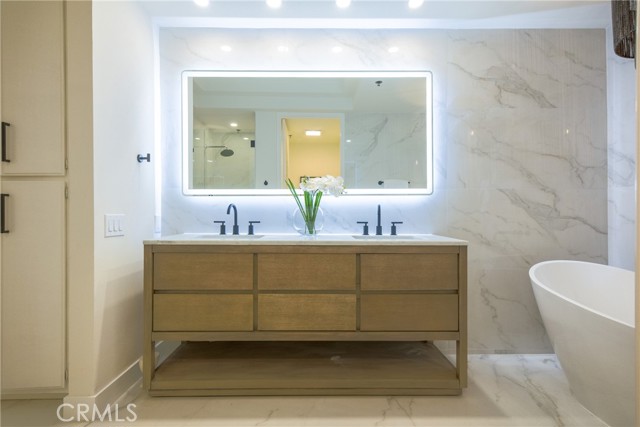Detail Gallery Image 32 of 75 For 2122 Century Park Ln #111,  Los Angeles,  CA 90067 - 2 Beds | 2/1 Baths