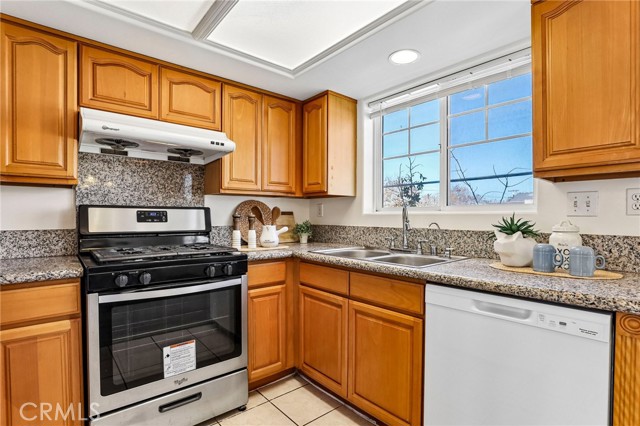 15908 Halldale, B photo 12