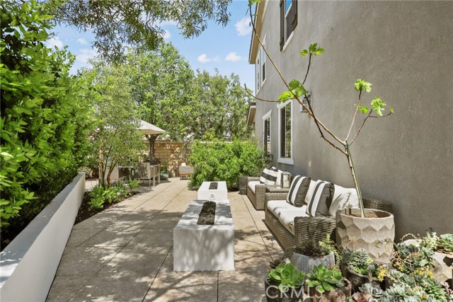 24229 La Montura Drive, Valencia CA: https://media.crmls.org/medias/8e79844e-8562-4126-984a-99e97c9af2e3.jpg