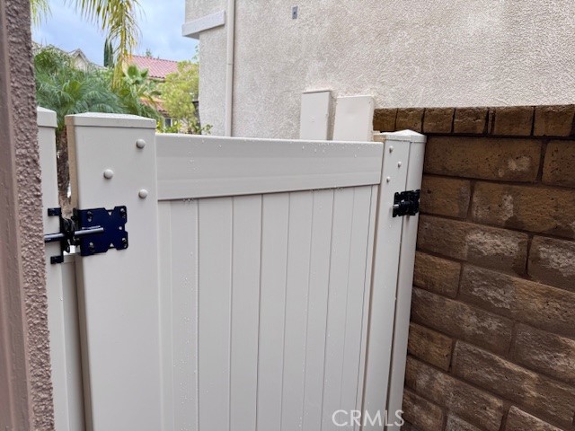 Detail Gallery Image 30 of 34 For 17423 Smoke Tree, Canyon Country,  CA 91387 - 4 Beds | 3 Baths