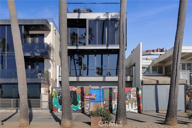 3011 Ocean Front Walk, Venice CA: https://media.crmls.org/medias/8e7cd0d7-567d-46c8-8ff6-35bfc145c1bc.jpg