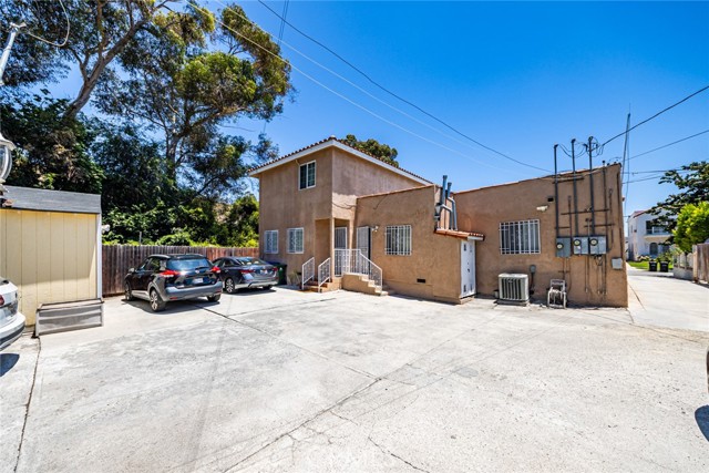 2525 S Cochran Avenue, Los Angeles CA: https://media.crmls.org/medias/8e7e6e11-0194-4bf2-a320-41268e0377f6.jpg