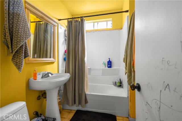 582 E 67th, Inglewood CA: https://media.crmls.org/medias/8e7ee9c5-2bf9-49ed-bc3f-a127f5736374.jpg