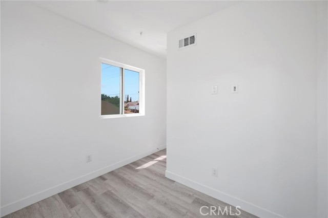 532 W Vernon Avenue, Los Angeles CA: https://media.crmls.org/medias/8e7faf7b-fb34-4b88-993b-1497421b0010.jpg