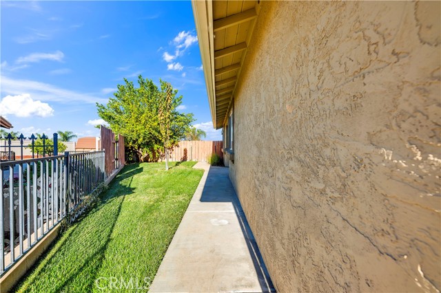 Detail Gallery Image 4 of 22 For 27542 Calle Ganado, Menifee,  CA 92585 - 2 Beds | 2 Baths