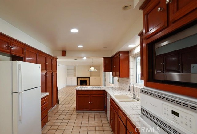 Detail Gallery Image 10 of 14 For 19163 Olympia St, Porter Ranch,  CA 91326 - 5 Beds | 3 Baths