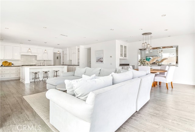 31032 Aliso Circle, Laguna Beach CA: https://media.crmls.org/medias/8e813185-ae1d-466f-8fdb-58372e05bb44.jpg