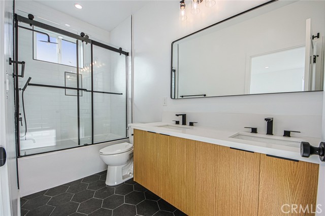 2200 Thurman Avenue, Los Angeles CA: https://media.crmls.org/medias/8e821721-54e7-48dd-a8c8-4a20503abbf7.jpg