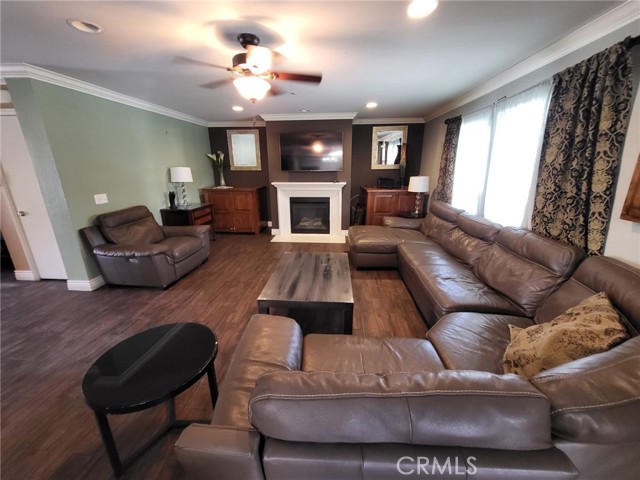 Detail Gallery Image 5 of 5 For 3060 Emerald Ln, Lancaster,  CA 93535 - 6 Beds | 3 Baths