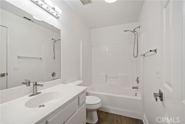 Image 22 of 40 For 26487 Arboretum Way 2104