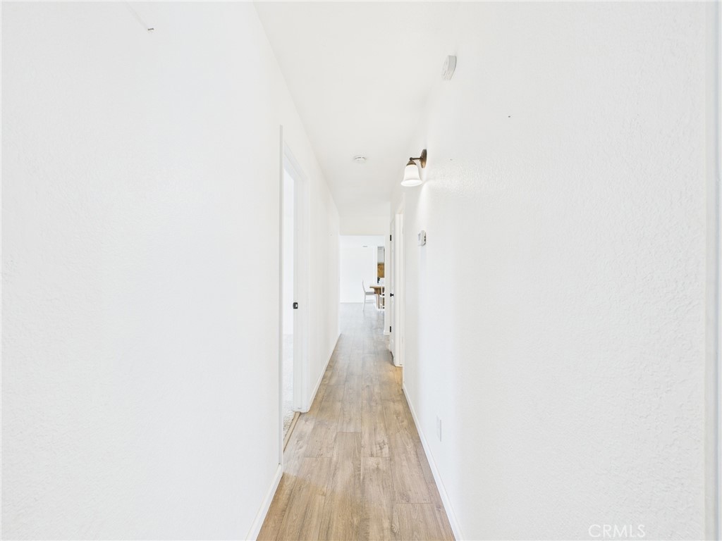 https://media.crmls.org/medias/8e843236-18c6-4546-9112-0e4b3c5876f8.jpg?preset=X-Large