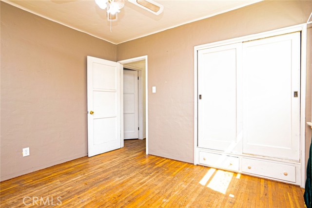 987 W 23rd Street, San Bernardino CA: https://media.crmls.org/medias/8e8577ac-5735-4e06-ab33-697667cc5f8e.jpg