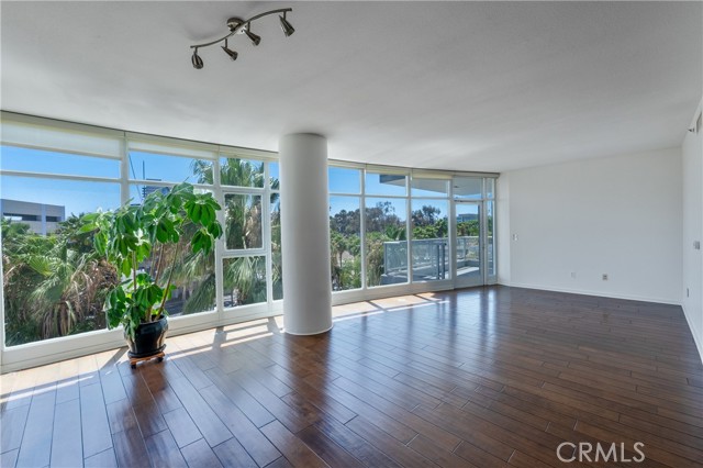 Detail Gallery Image 7 of 38 For 411 W Seaside Way #204,  Long Beach,  CA 90802 - 2 Beds | 2 Baths