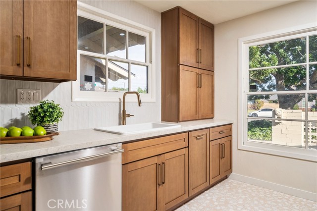 Detail Gallery Image 15 of 52 For 1549 N Oaks Ct, Ontario,  CA 91762 - 4 Beds | 3 Baths