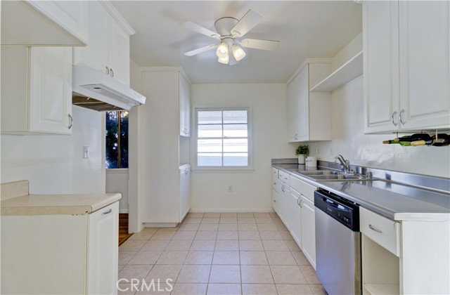 Detail Gallery Image 9 of 31 For 4214 Carfax Ave, Lakewood,  CA 90713 - 4 Beds | 2 Baths