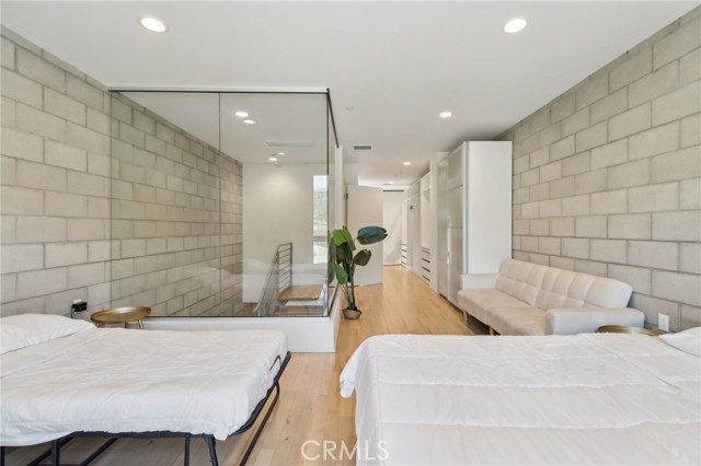 3450 Cahuenga W Boulevard, Los Angeles CA: https://media.crmls.org/medias/8e879feb-897b-4162-9d9f-42aa315ce9d8.jpg