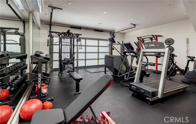 Detail Gallery Image 49 of 61 For 1112 Park St, Huntington Beach,  CA 92648 - 6 Beds | 6/2 Baths