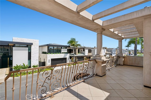 Detail Gallery Image 33 of 48 For 521 via Lido Nord, Newport Beach,  CA 92663 - 5 Beds | 4/2 Baths