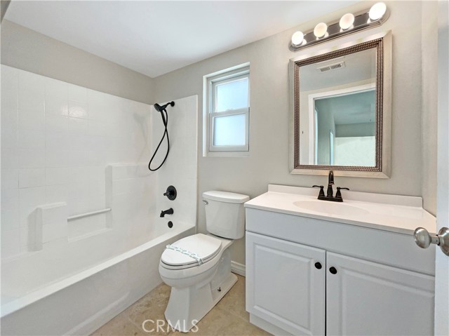 Detail Gallery Image 9 of 21 For 3417 Apple Blossom Ln, Lake Elsinore,  CA 92530 - 3 Beds | 2/1 Baths