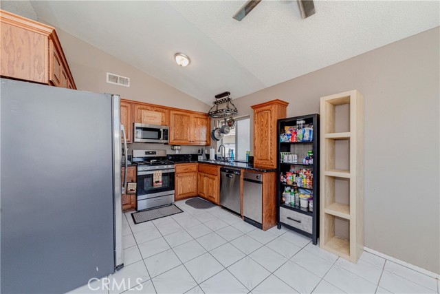 24416 Filaree Avenue, Moreno Valley CA: https://media.crmls.org/medias/8e88d5d9-0db5-4e41-8d46-5ec7d3dcdb3e.jpg