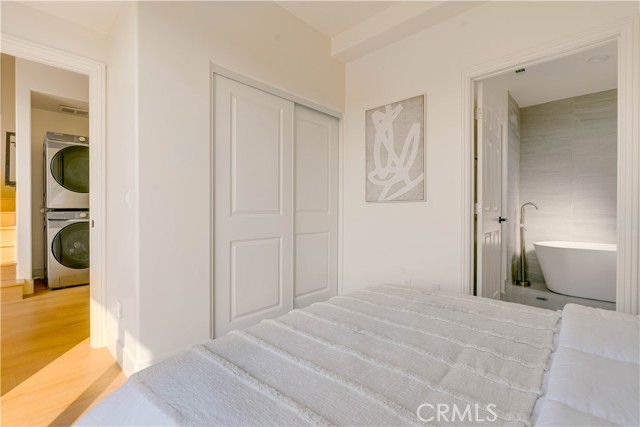 712 N Chestnut Avenue, Los Angeles CA: https://media.crmls.org/medias/8e88fe55-460b-4055-bc62-a153537a6a91.jpg
