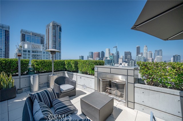 1155 South Grand Avenue, Los Angeles CA: https://media.crmls.org/medias/8e890dab-1a7a-44c4-aea8-ac1b133dd229.jpg