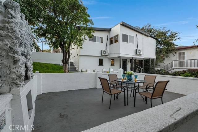 1048 Dexter Street, Los Angeles CA: https://media.crmls.org/medias/8e898d44-cf89-4881-8145-540a54204957.jpg