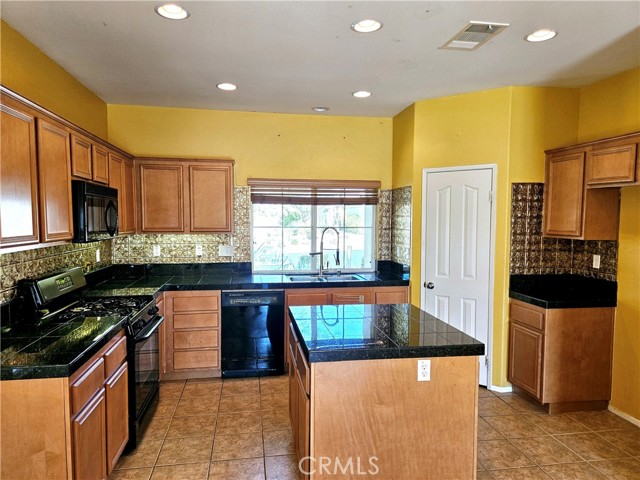 Detail Gallery Image 6 of 26 For 64313 Pyrenees Ave, Desert Hot Springs,  CA 92240 - 3 Beds | 2 Baths