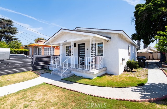 Detail Gallery Image 4 of 26 For 9608 Beach St, Los Angeles,  CA 90002 - 3 Beds | 1 Baths