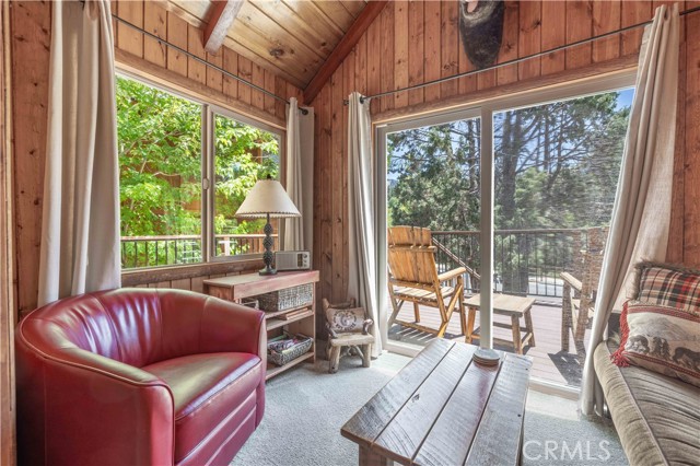 Detail Gallery Image 5 of 29 For 42730 Sonoma Dr, Big Bear Lake,  CA 92315 - 3 Beds | 3 Baths