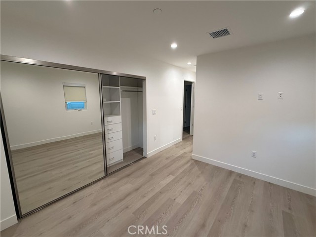 Detail Gallery Image 16 of 22 For 5972 Jamieson Ave, Encino,  CA 91316 - 3 Beds | 3 Baths