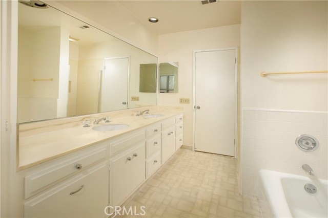 3950 Hamilton Lane, La Crescenta CA: https://media.crmls.org/medias/8e8c3a9a-6325-4f84-8b8e-4dbe4c36a1a8.jpg