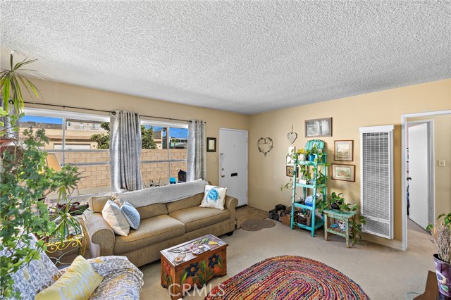 4292 Howard Avenue, Los Alamitos CA: https://media.crmls.org/medias/8e8d2a33-1bdc-4baa-9a5e-5a3ced5acae7.jpg