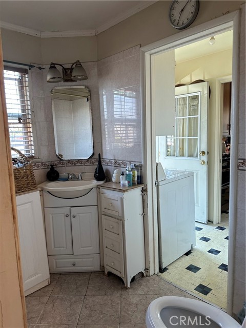 155 Century Boulevard, Los Angeles, California 90003, 2 Bedrooms Bedrooms, ,1 BathroomBathrooms,Single Family Residence,For Sale,Century,DW24140497