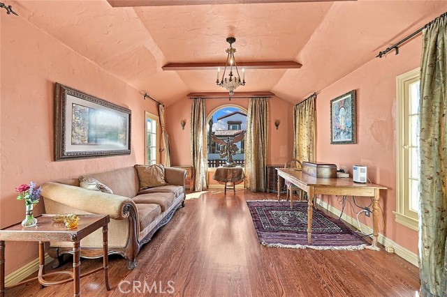 105 Claremont Avenue photo 5