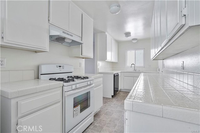 Detail Gallery Image 14 of 31 For 334 Palm Dr, Hermosa Beach,  CA 90254 - 3 Beds | 3 Baths