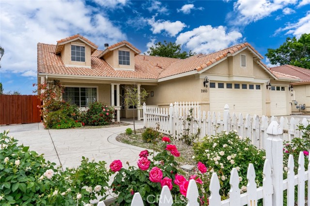 2083 Hastings Drive, Los Banos CA: https://media.crmls.org/medias/8e8dcecf-3a2a-4c41-a055-631a0d81d2b2.jpg