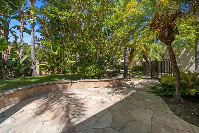 3 Toscany, Irvine CA: https://media.crmls.org/medias/8e8de91b-02f0-400a-a311-de7026cfd139.jpg