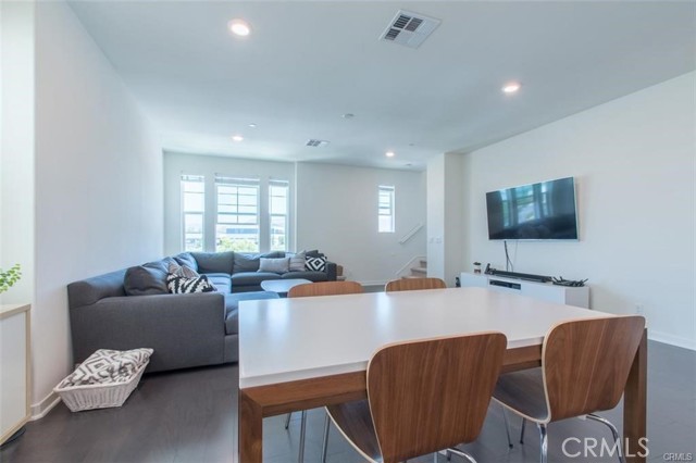 Detail Gallery Image 12 of 49 For 140 Paramount, Irvine,  CA 92618 - 3 Beds | 3/1 Baths