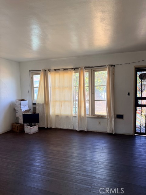 Detail Gallery Image 3 of 8 For 4612 E 2nd, East Los Angeles,  CA 90022 - 2 Beds | 1 Baths