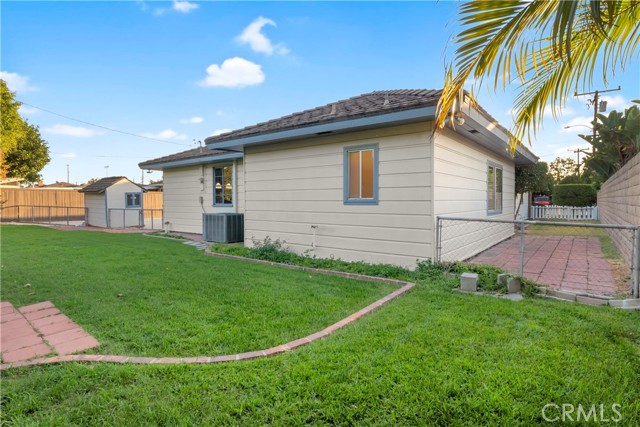 606 N Ohio Street, Anaheim CA: https://media.crmls.org/medias/8e8e59ef-bd61-415b-811e-3c0367fc1526.jpg