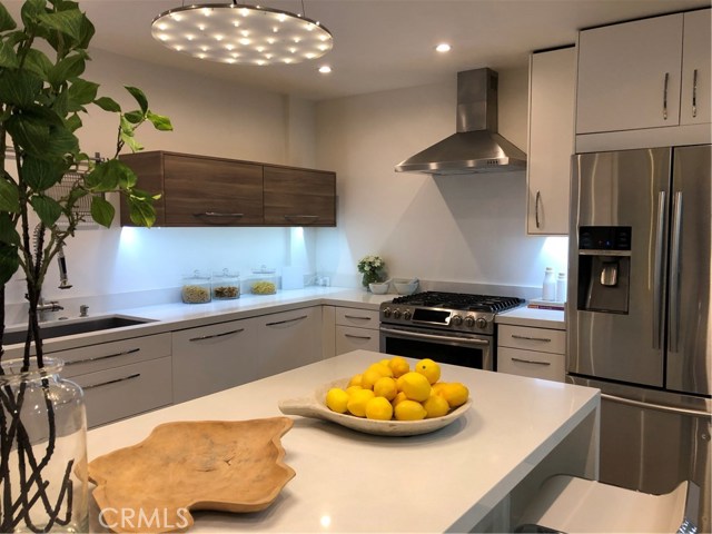 5714 Vantage Avenue, Valley Village CA: https://media.crmls.org/medias/8e8eaf60-d7eb-41ad-b860-623f42cf7570.jpg