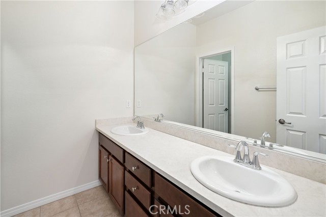 Detail Gallery Image 28 of 52 For 28648 Pietro Dr, Valencia,  CA 91354 - 3 Beds | 3 Baths