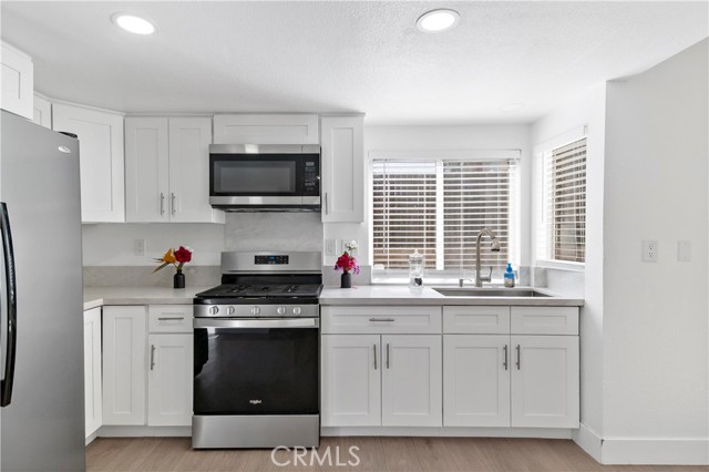 Detail Gallery Image 11 of 30 For 11334 Oak Knoll Dr, Fontana,  CA 92337 - 3 Beds | 2/1 Baths