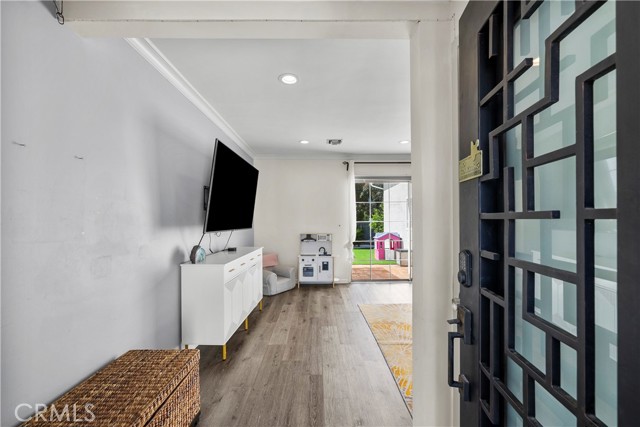 Detail Gallery Image 3 of 41 For 18019 Tiara, Encino,  CA 91316 - 4 Beds | 2 Baths