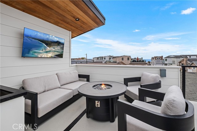 Detail Gallery Image 22 of 38 For 128 39th, Newport Beach,  CA 92663 - – Beds | – Baths