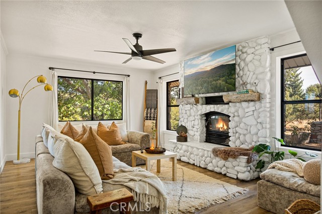 Detail Gallery Image 5 of 48 For 565 Dart Ct, Crestline,  CA 92325 - 3 Beds | 2 Baths